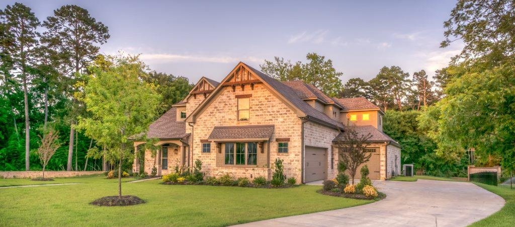 Creating a Positive First Impression with Curb Appeal and Welcoming Spaces to Attract Buyers